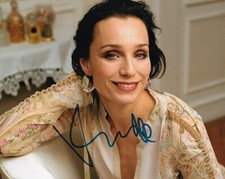 KRISTIN SCOTT THOMAS signed Autogramm 20x25cm FOUR WEDDINGS in Person autograph
