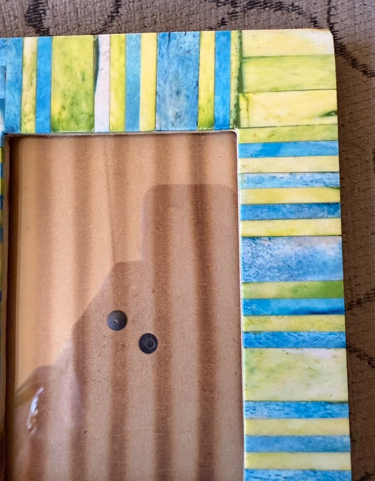 Moldura para foto/retrato Cynthia Rowley 4”x6” azulejos ósseos manchados verde. & Bl. 6,3”x8,3” - Imagem 4 de 4