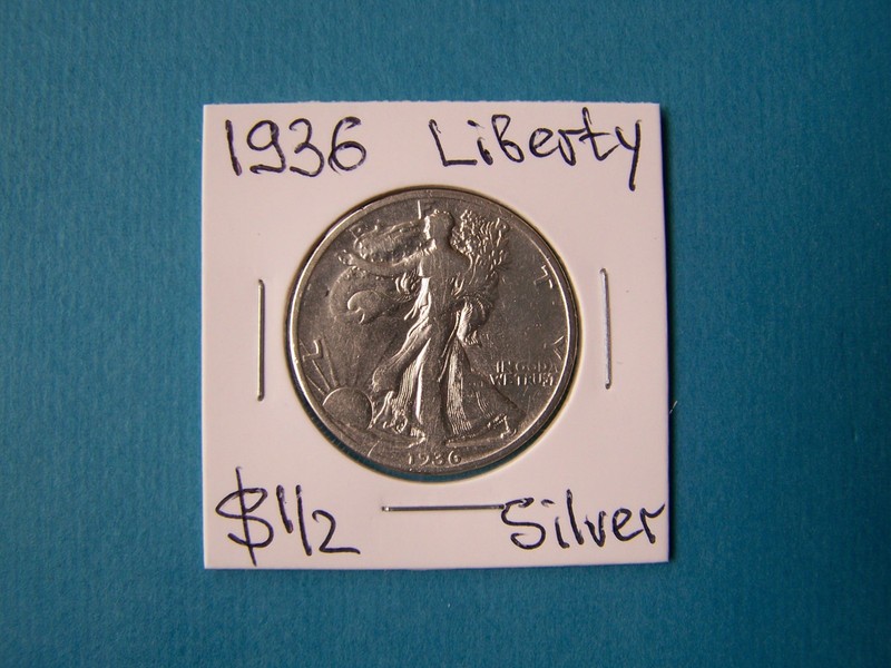 US COINS 1936 YEAR  LIBERTY HALF DOLLAR NICE SILVER COIN.