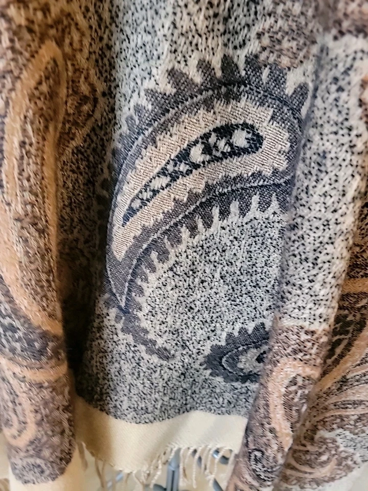 Suéter Mantón Envolvente East 5th Avenue Talla Única Beige Paisley Flecos Boho Nuevo Foto 4 de 4
