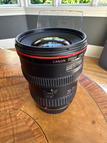 Canon EF 20-35mm f/2.8 L Ultra-Wide Zoom Lens w/ Case – Excellent Condition