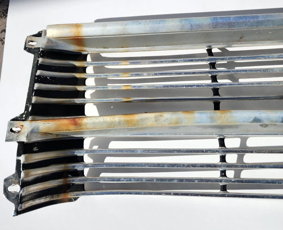 Ford Fairlane Ranchero 1966 montaje de parrilla Foto 2 de 4