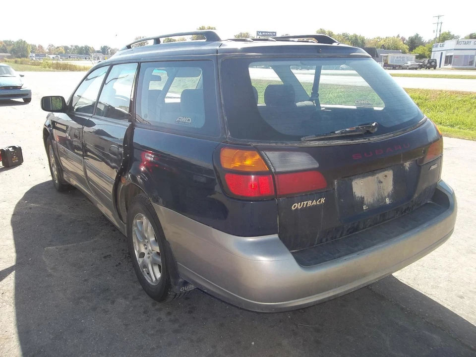Used Rear Right Door Assembly Rear Side fits: 2000 Subaru Legacy electric SW Out Foto 3 de 4