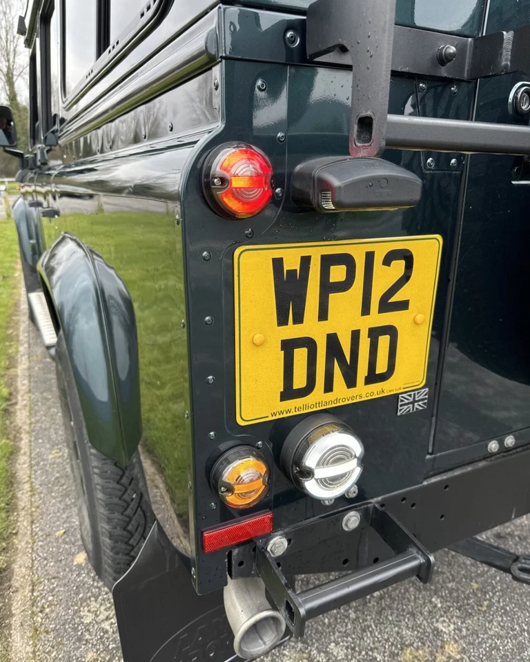 Kit Luci LED Fumè Stile Scolpito 10 Prt Retromarcia Fendinebbia per Land Rover Defender - Immagine 3 di 4