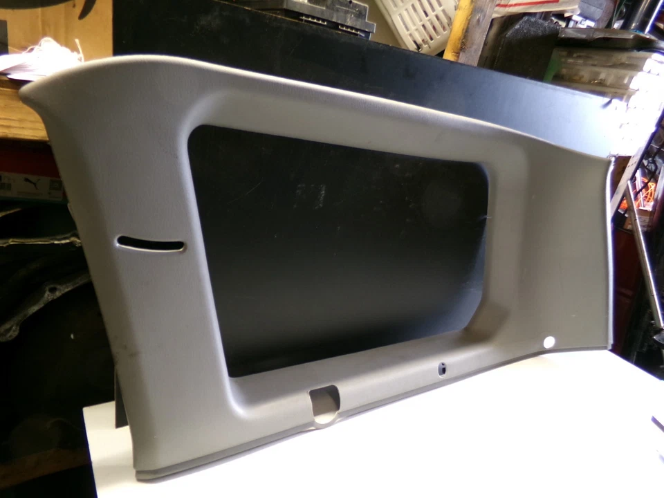 Guarnição de painel de janela traseiro direito quarto superior MR227526 97-01 Mitsubishi Montero SPR - Imagem 2 de 4