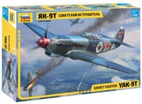 Soviet Fighter Yak / 9T Fighter Kunststoff Kit 1:48 Modell Zvezda