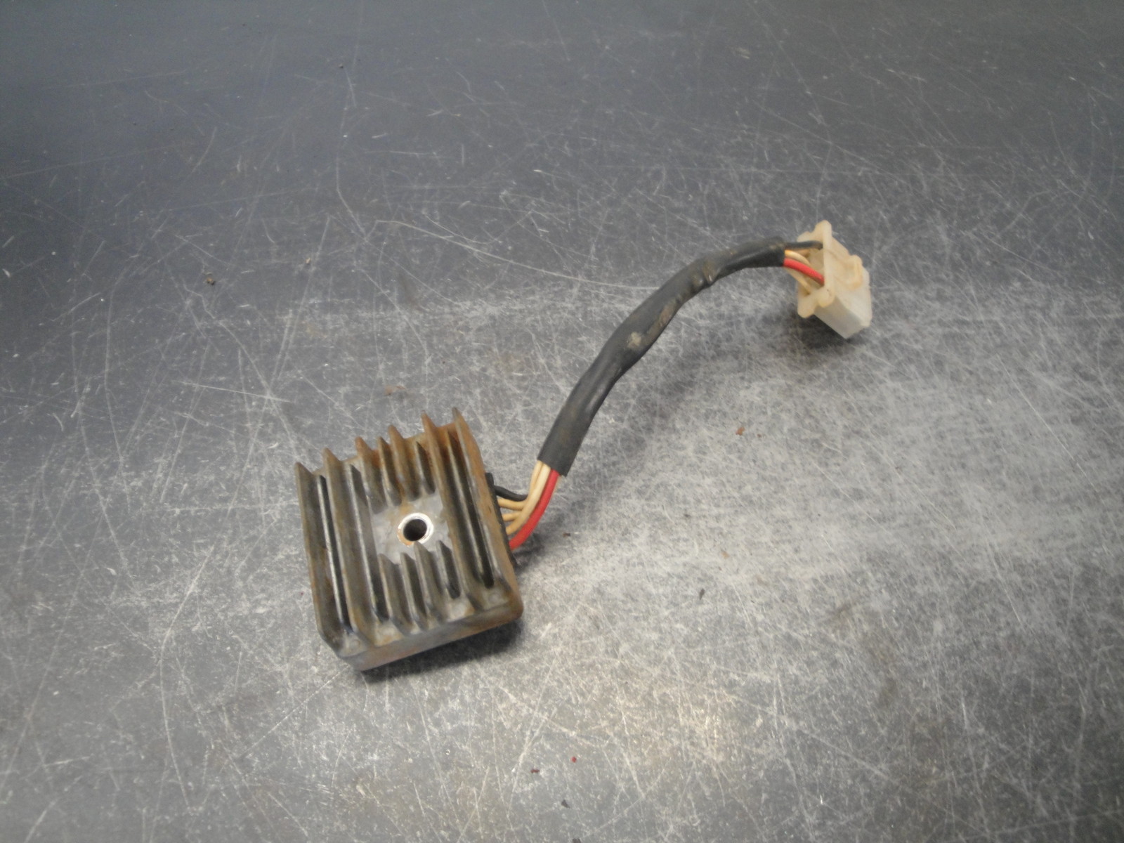 77 1977 YAMAHA XS 500 MOTORCYCLE BIKE LIGHT BODY ELECTRIC VOLTAGE