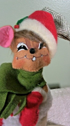 Annalee 2013 10" Adorable Christmas Mouse in Ugg Boot - Picture 2 of 3