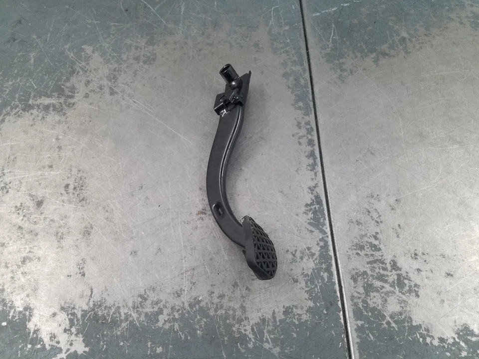 BMW M5 E39 2001 pedal de freno #97647 V5 Foto 2 de 4