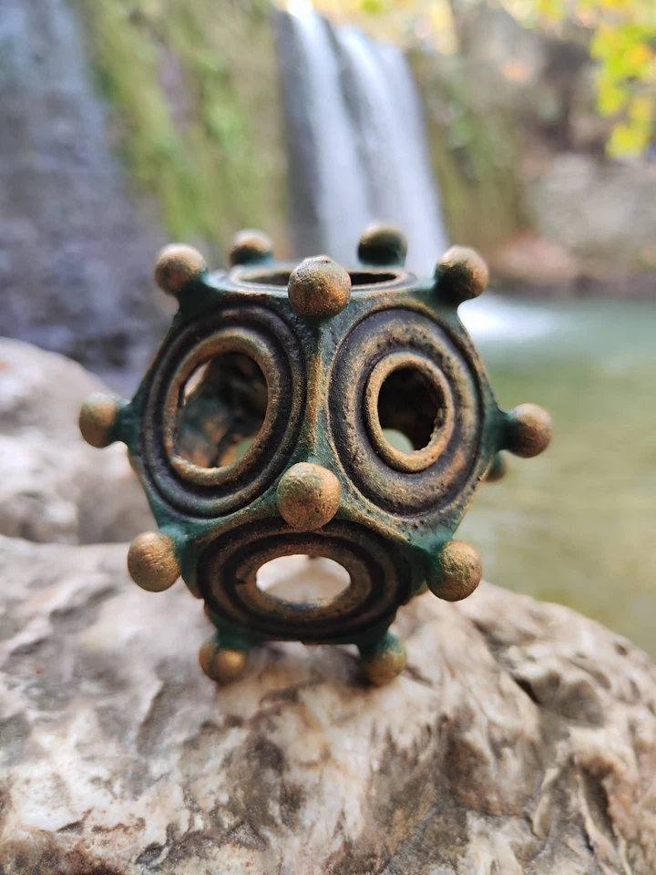 Roman Dodecahedron Replika (7- 8cm) - Image 2 of 4