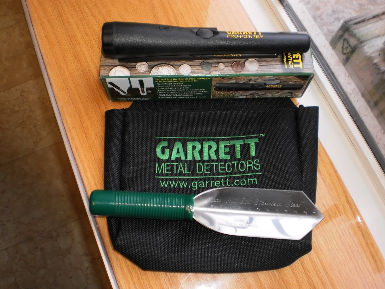 GARRETT PRO POINTER, TREASURE POUCH & STAINLESS STEEL SHOVEL