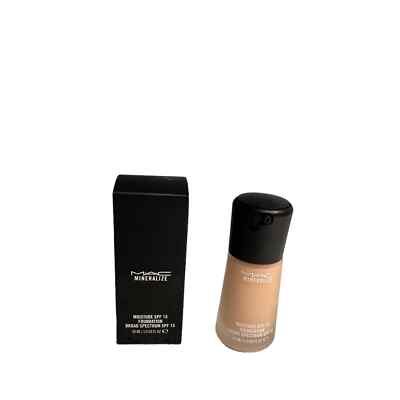 Mac Light Reflecting Mineralize Moisture SPF 15 Foundation NW13