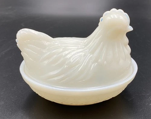 VTG Hazel Atlas Platonite Milk Glass Nesting Hen Design Candy Dish 1936-1956
