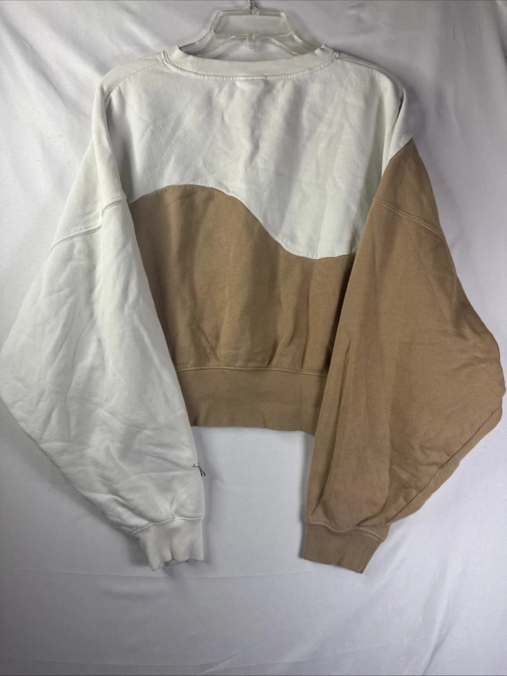 Sudadera corta Nike para mujer pequeña Be What You Are DV0028-133 blanco tostado cuello redondo Foto 3 de 4