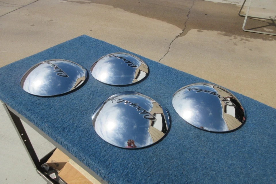 NOS Chrysler HUBCAPS 1946 1947 1948 Set Town & Country Windsor Foto 3 de 4