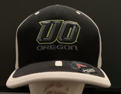 Official Pacific Headwear Oregon Fitted Cap Hat Sz. SM/MD New 698F White/Black