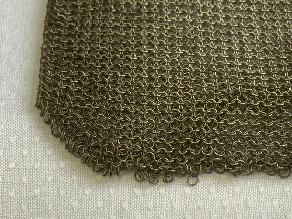 Cartera de malla plateada Art Nouveau 900 125,76 g cierre de beso Foto 3 de 4