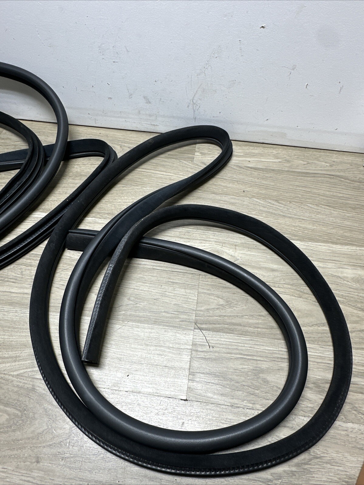 M156 MASERATI 14-17 QUATTROPORTE FRONT LEFT Right DOOR RUBBER WEATHER STRIP