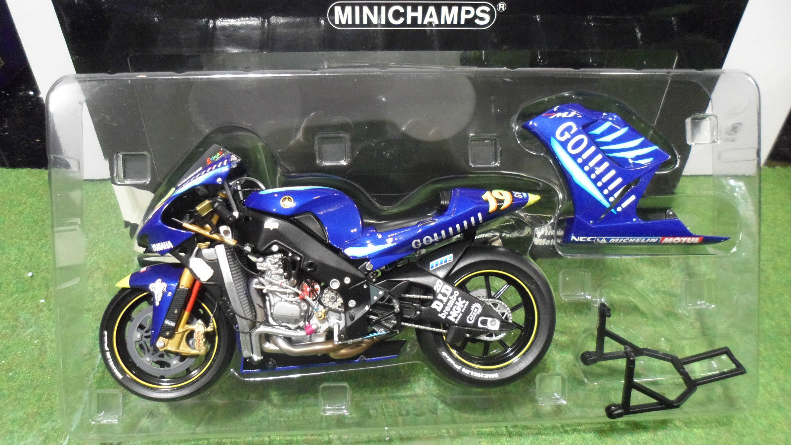 MOTO GP YAMAHA YZR-M1 Olivier Jacque 2003 #19 Gauloise 1/12 Minichamps 122036319