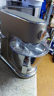 WMF Profi Plus Küchenmaschine 900W 4,0L 8 Stufen Edelstahlschüssel Spritzschutz