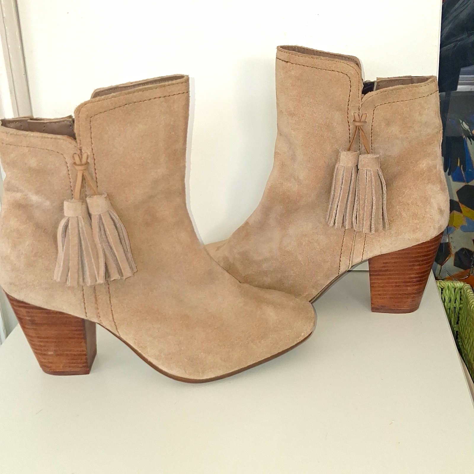 Hush Puppies Women's Beige Suede Tassel Side Zip Ankle Bootie US 8 Wide
