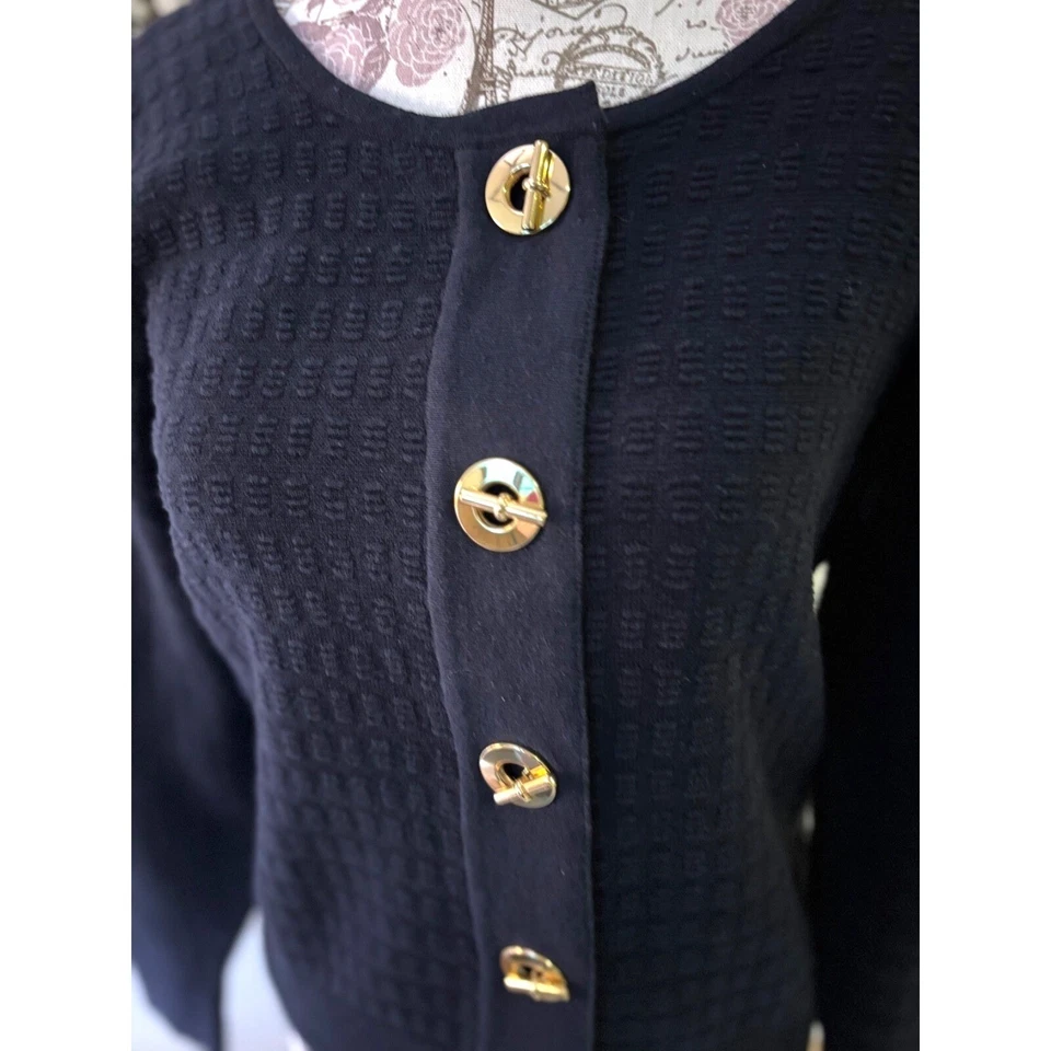 Nuevo sin etiquetas Suéter Negro Tejido Lana Talla M DORADO Lock Cardigan, Milly of New York $400 Foto 3 de 4