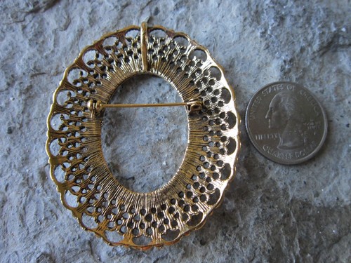 2 IN 1 - HAND PAINTED SCOTTISH THISTLE CAMEO GOLD BROOCH / PIN / PENDANT -CELTIC - Picture 2 of 3