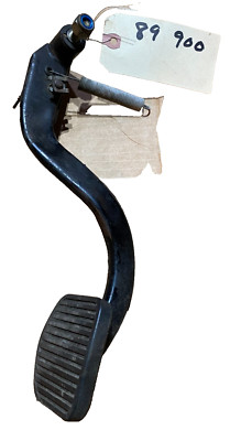 Clutch Pedal    Saab 900.  1986 to 1993