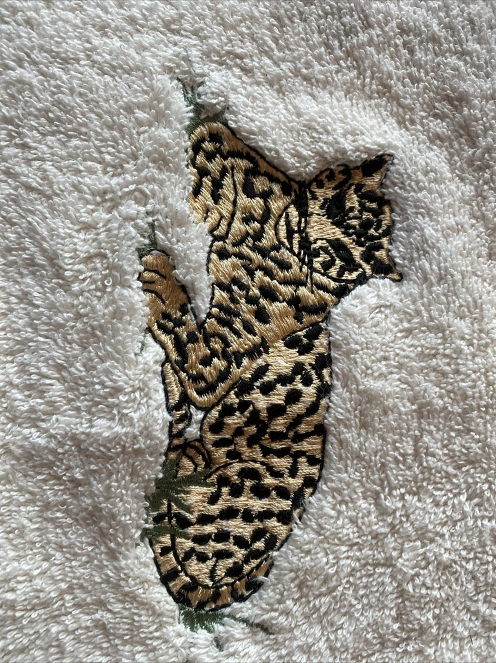 Juego de 4 toallas de baño beige esponjosas bordadas gato leopardo de 1888 Mills EE. UU. DE COLECCIÓN Foto 2 de 4