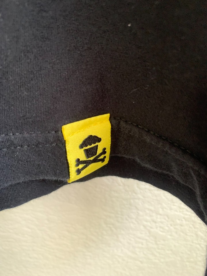 Johnny Cupcakes Men's Size 2XL Black Short Sleeve Cupcake Crossbones