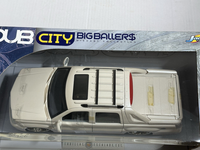 JADA DUB CITY 2002 CADILLAC ESCALADE EXT WHITE 1:18 DIECAST MODEL