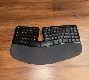 【美品✨】Microsoft Sculpt Ergonomic Keyboard Microsoft Sculpt Ergonomic Keyboard | LTT Labs