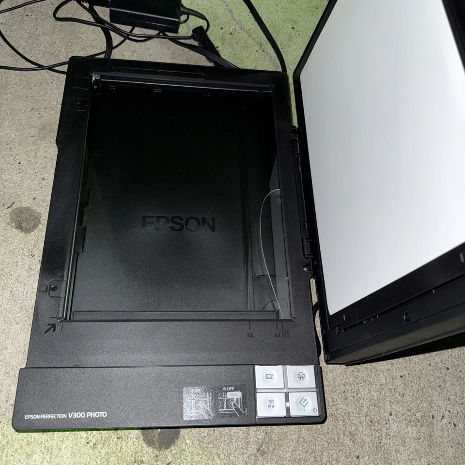 EPSON V300 Perfection Photo Flatbed Color Scanner Document Scanner - Image 3 of 3