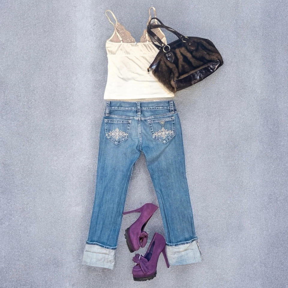 Pantalones de mezclilla vintage Y2K Guess Premium tiro bajo con puños tachonados talla 27 Foto 4 de 4