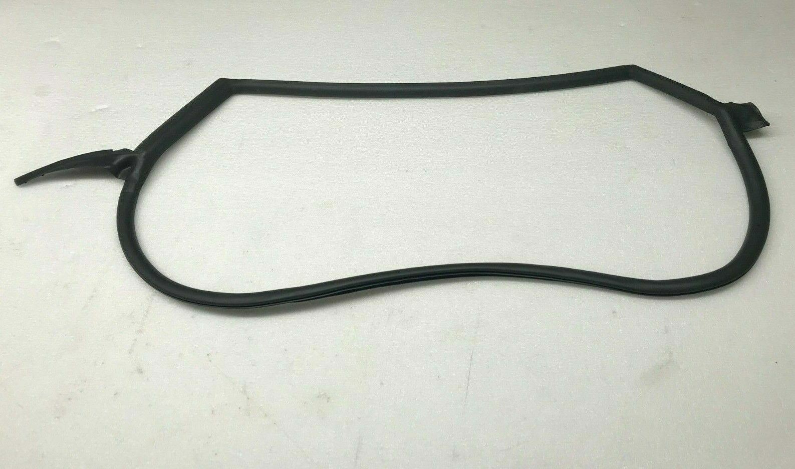 LAMBORGHINI HURACAN LP610 PASSENGER RIGHT SIDE DOOR RUBBER GASKET OEM 4T8831708D