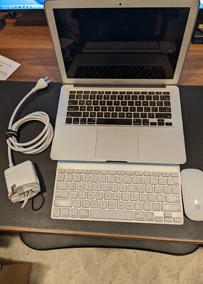 Macbook air 13-inch early 2014 (i5 + 256SSD + 8GB RAM) + Magic