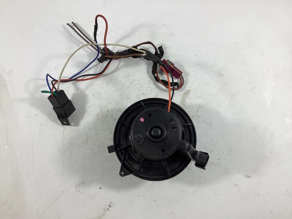 Mercedes-Benz E300 2009-2016 motor soplador y ventilador 2128200708 OEM. Foto 4 de 4