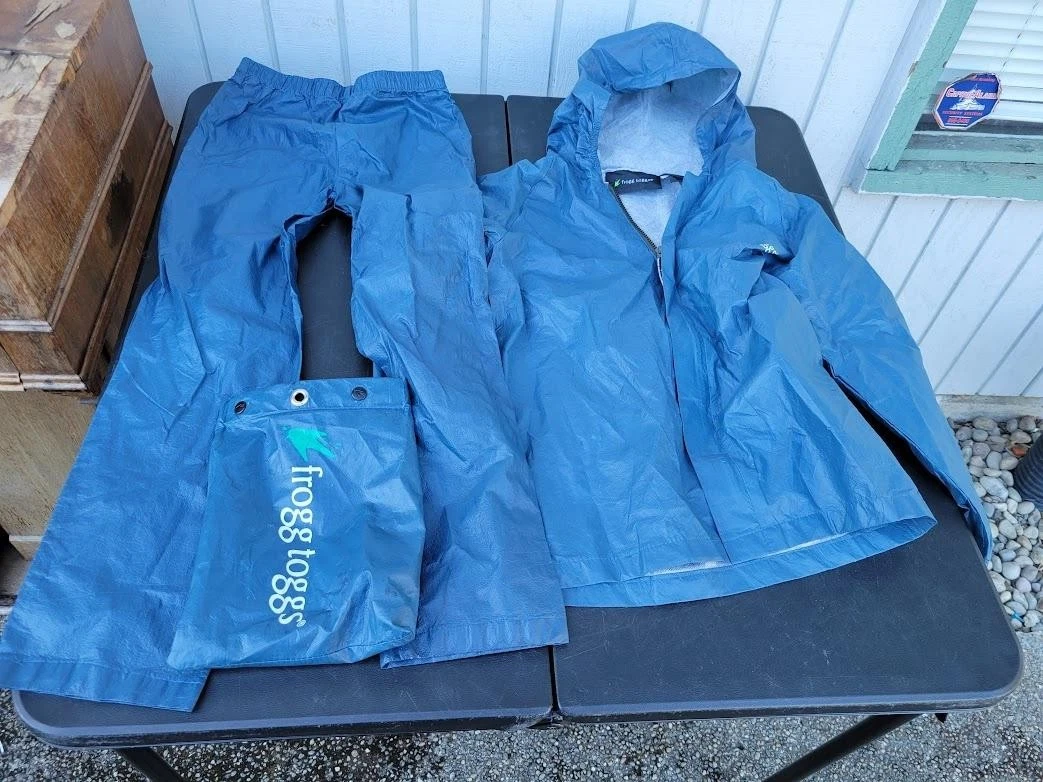 Frogg Toggs Rain Suit Mens Small Blue Jacket Pants Set Hooded Waterproof Pouch
Opens in a new window