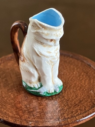 Artisan Sadie @ Tiny Tales Miniatures Cat Pitcher Maßstab 1:12