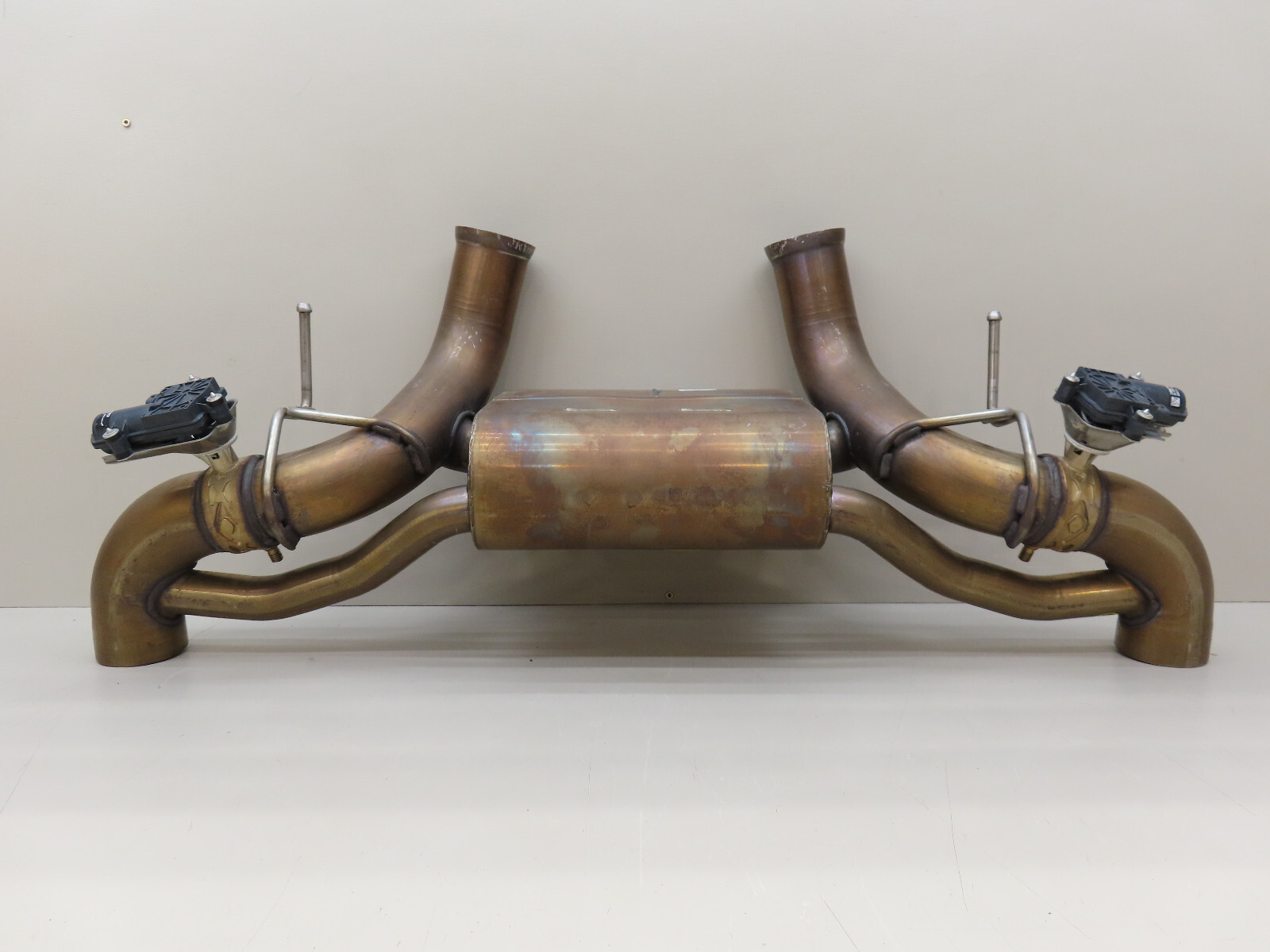 2021 MCLAREN GT REAR EXHAUST MUFFLER OEM 22HA0107GP.01