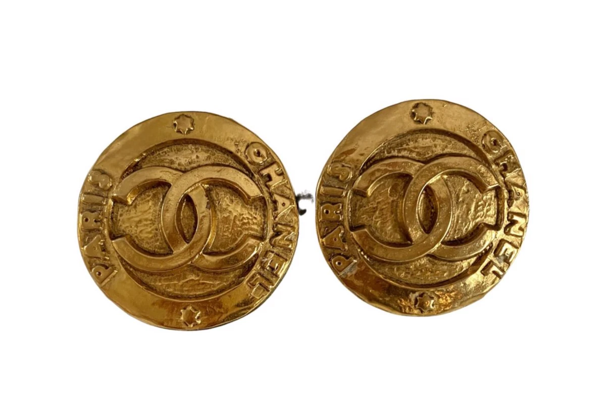 Chanel Vintage '90s Quilted Gold CC Clip On Earrings For Sale at 1stDibs