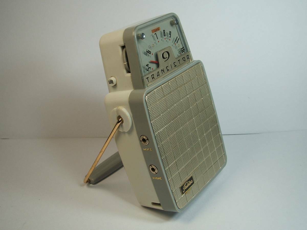 Vintage 1960's Toshiba Transistor Radio 9TM40 Robot Very Vintage 1960's Toshiba Transistor Radio 9TM40 Robot Very