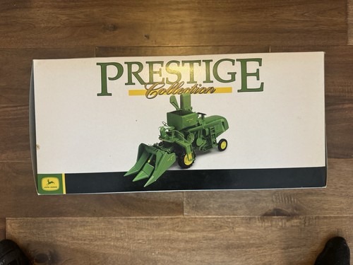 1/16 Ertl Toy John Deere 45 Combine Prestige Collection Series - Picture 3 of 7