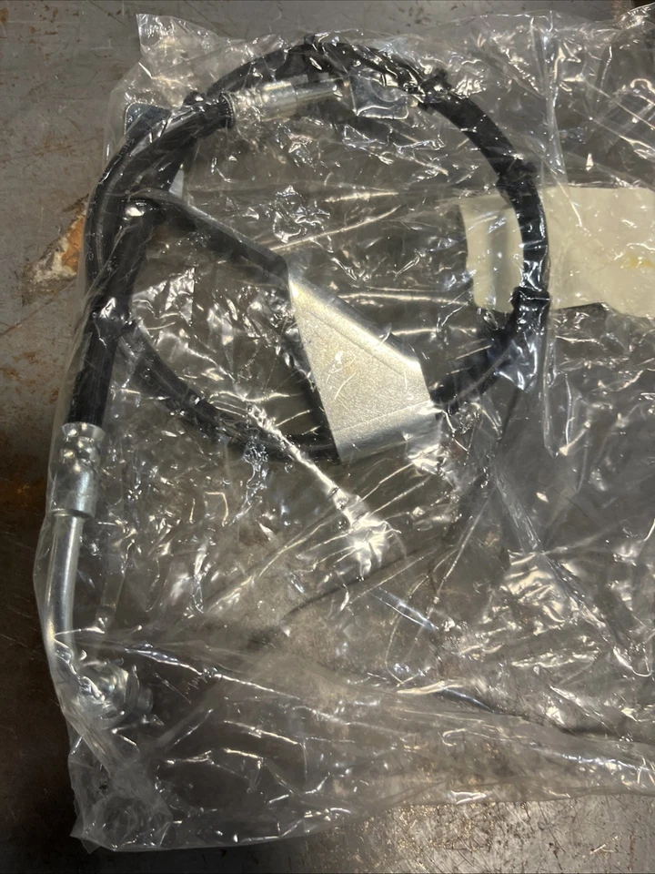 10369338 U-Haul 2005-2008 GMC C5500 Topkick manguera de freno delantera derecha Foto 4 de 4