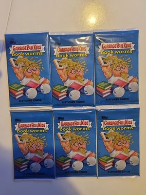 6 FOLIENPACKUNGEN Topps 2022 GPK Garbage Pail Kinder BUCHWÜRME Sammelkarten Sticker - Bild 1 von 4