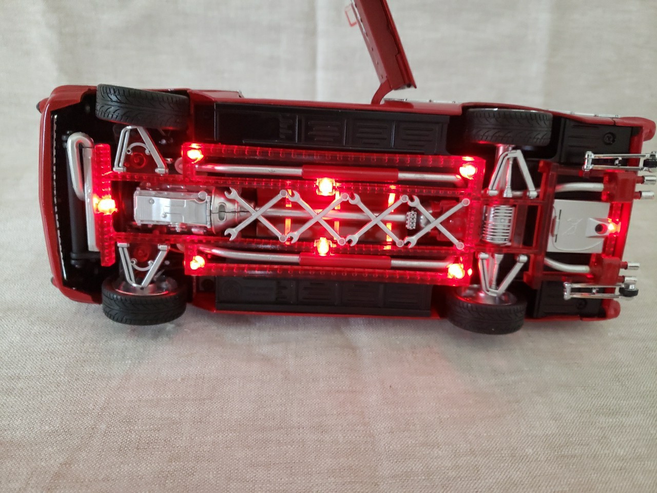 SNAP-ON GLO-MAD CUSTOM ST ROD 1957 Chevy Nomad 1:24 Crown Premiums Diecast