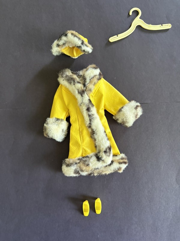1970 Barbie Great Coat #1459 with Shoes