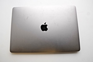 Defektes gesprungenes Display MacBook Pro A1989 A2251 A2289 A2159 LCD Display grau