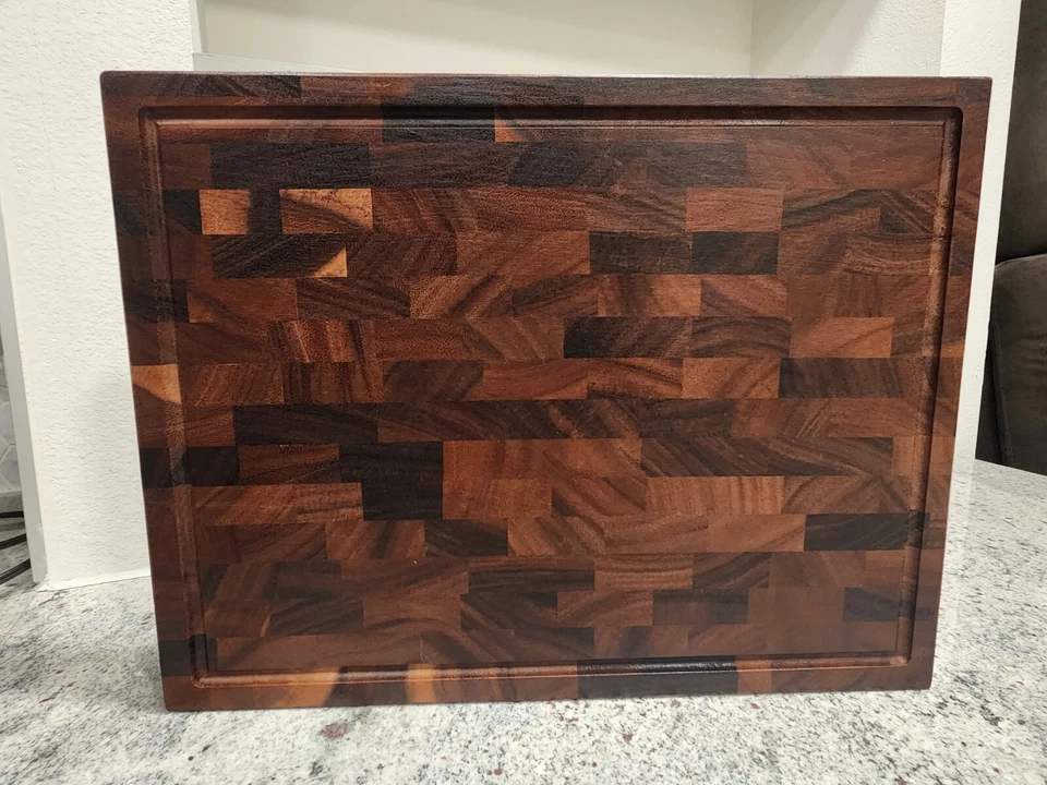 Walnut end grain cutting board 17x13x1.25 - Image 2 of 4