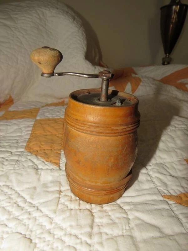 ANTIQUE PRIMITIVE WOOD PEPPER MILL GRINDER 3" TALL BY 2" WIDE